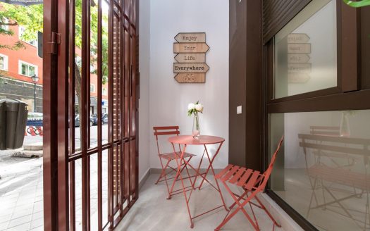 Apartamento de 3 Habitaciones con Terraza en Chamberí