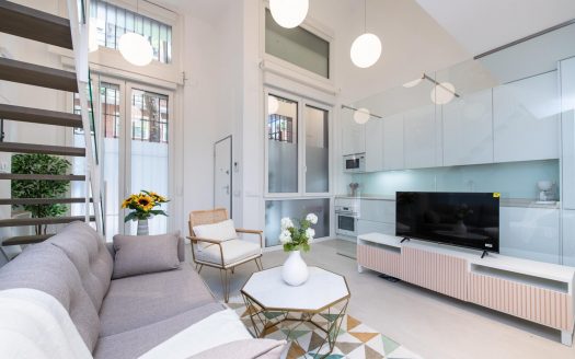 Apartamento de 3 Habitaciones con Terraza en Chamberí